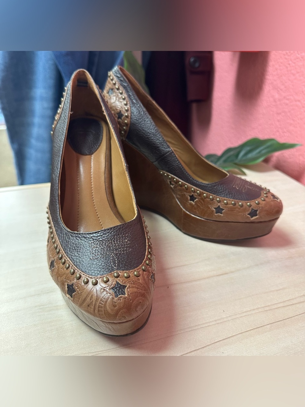 YK Brand Western Brown Leather Wedge Pumps with Stud and Star